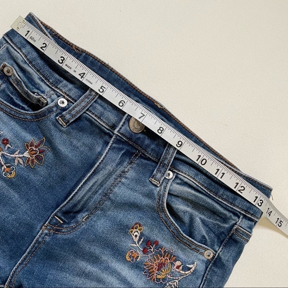 AEO embroidered next level stretch shorts sz 4 - Picture 10 of 12